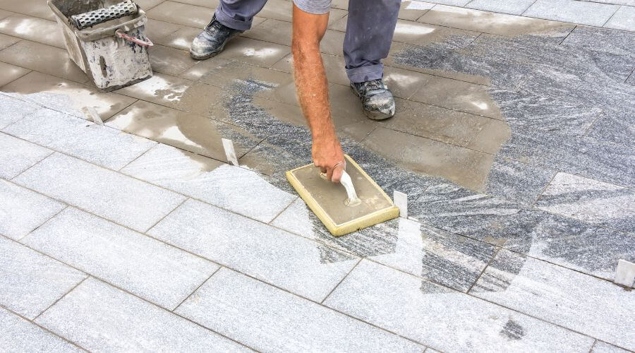 Professional gutter cleaning in Mounds, IL